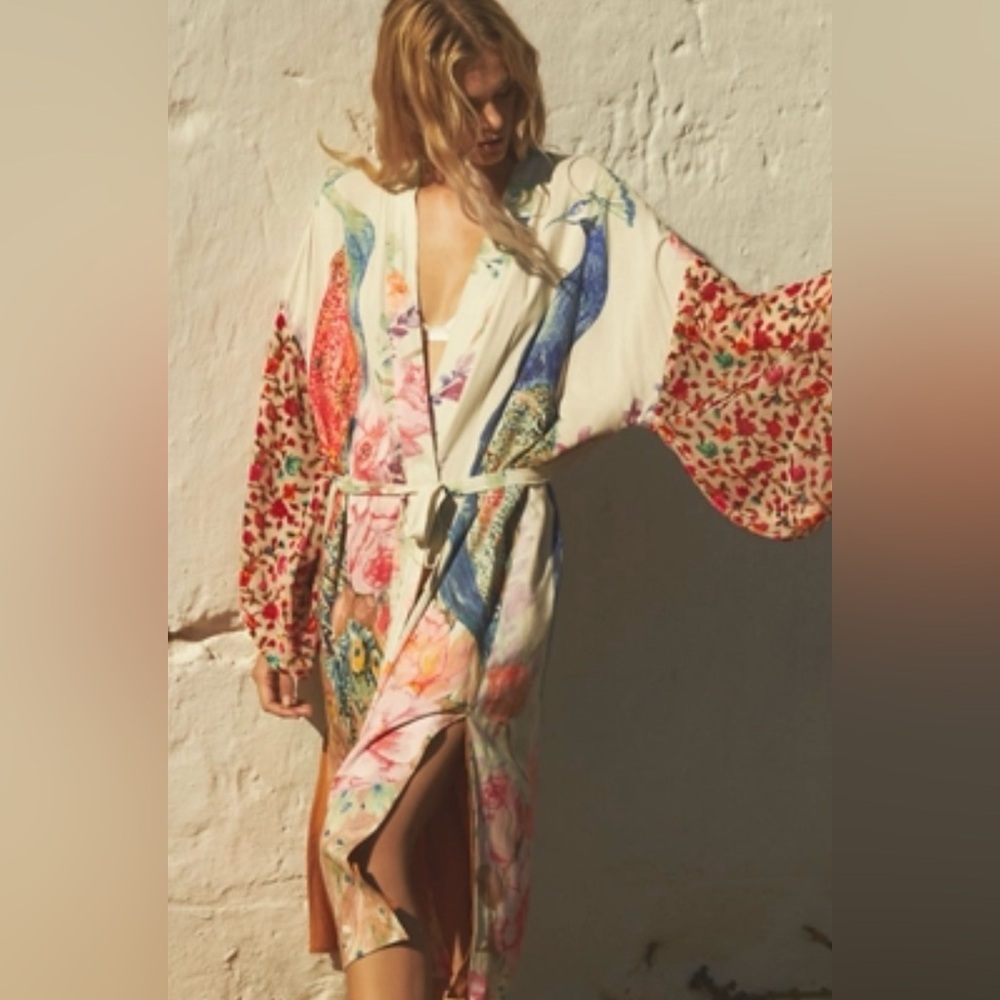 Aratta Robe
